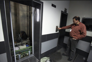 Для маломобильных москвичей будут доступны все лифты, которые меняют по программе капремонта
