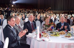 Сергей Собянин поздравил пожилых людей на мероприятии в концертном зале "Россия"