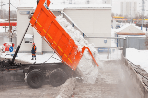 В Нагорном районе начала работу мобильная снеготаялка