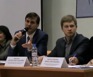 Александр Красовский (слева) провел очередную встречу с жителями района 