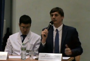 Глава управы Александр Красовский (справа) провел очередную встречу с жителями 