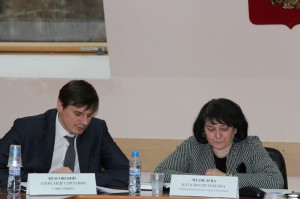 Глава МО Наталья Медведева (справа) отчиталась о проделанной работе за прошлый год 
