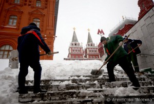 В Москве коммунальные службы справились с последствиями аномального снегопада