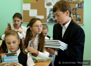 Московских школьников обучат пользоваться электронными деньгами