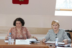 Глава муниципального округа Наталья Медведева (слева) также вошла в состав одной из комиссий 