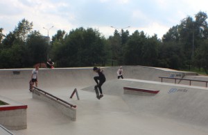 Соревнования по скейтбордингу в парке «Садовники»