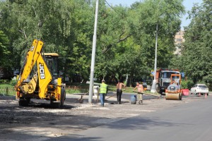 На участке Варшавского шоссе идет ремонт дорожного покрытия
