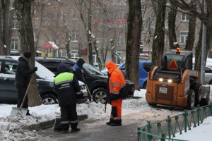 Уборка снега в Нагорном районе 