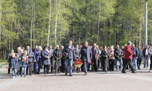 Депутаты приняли участие в митинге и церемонии возложения цветов