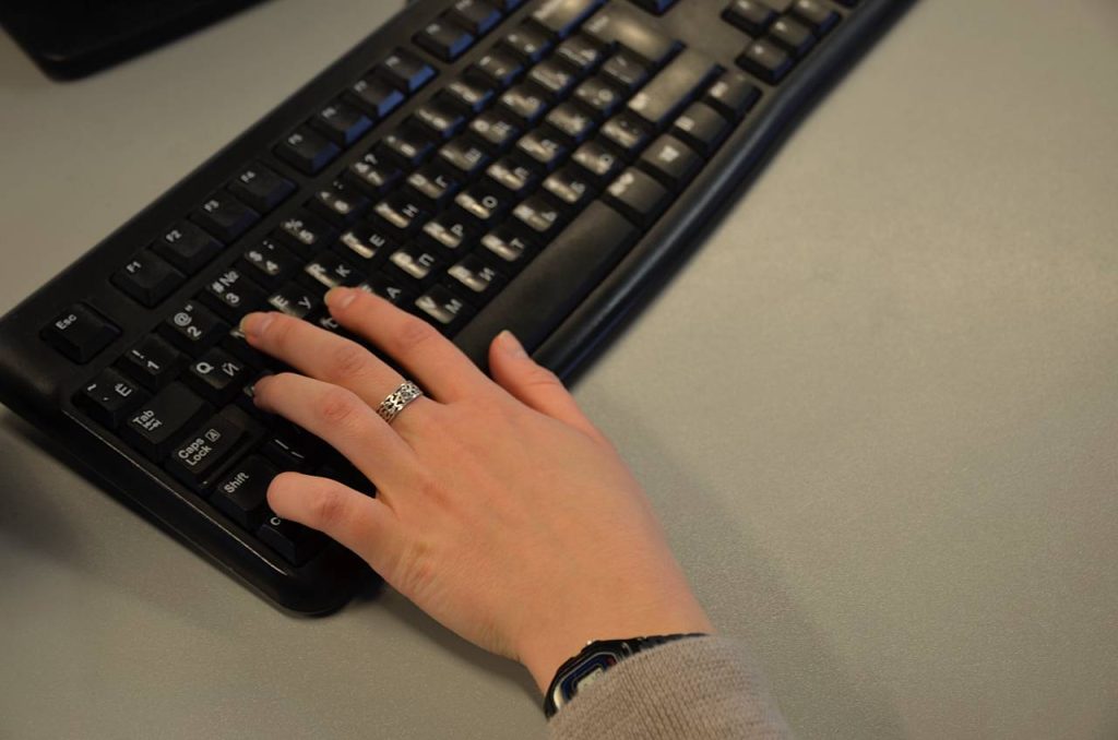 Ученики Бауманской инженерной школы №1580 приняли участие в беседе о кибербезопасности. Фото: Анна Быкова, «Вечерняя Москва»