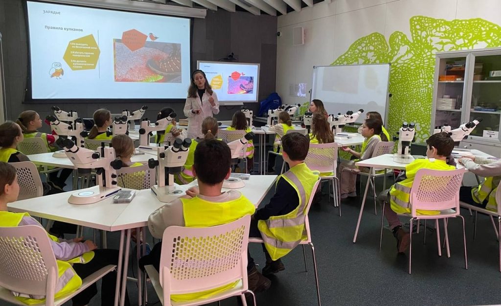 «Конструктор вулканов»: третьеклассники школы №1450 «Олимп» посетили мастер-класс. Фото: страница школы №1450 «Олимп» в социальных сетях