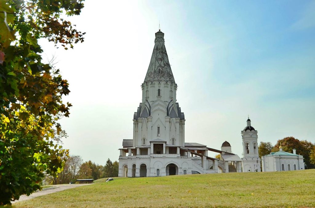 Ученица школы №504 стала победителем художественного конкурса в музее-заповеднике «Коломенское». Фото: Анна Быкова, «Вечерняя Москва»