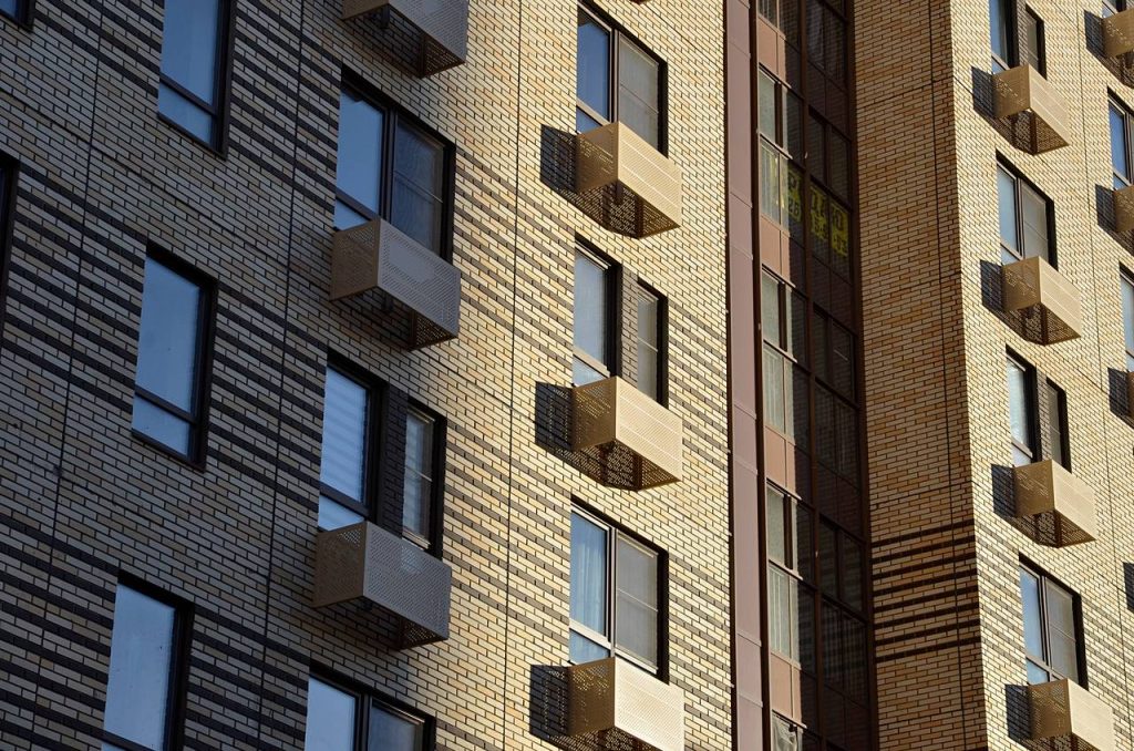 Пять старых домов расселили в районах Нагорный и Бирюлево Восточное в рамках программы реновации. Фото: Анна Быкова, «Вечерняя Москва»