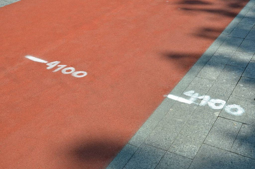 Около 20 тыс. участников выйдут 21 июня на Ночной забег в Москве. Фото: Анна Быкова, «Вечерняя Москва»