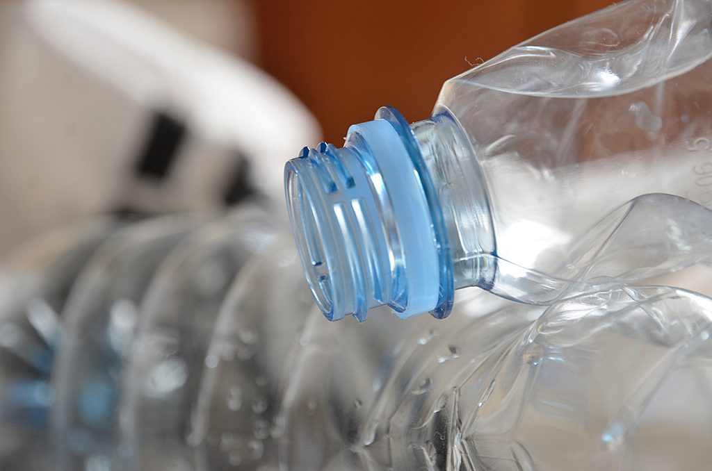 Спасти планету: ученица школы №1862 провела экологическую акцию. Фото: Анна Быкова, «Вечерняя Москва»