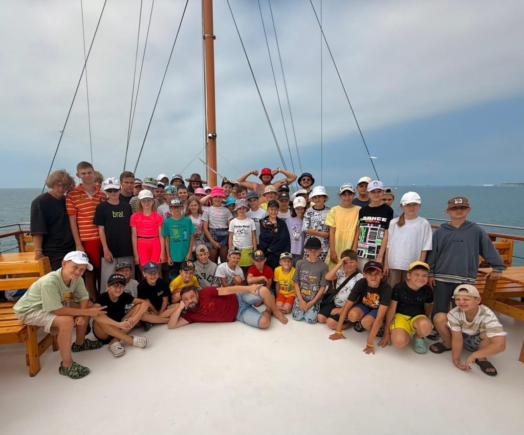 Воспитанники спортивного клуба школы №1862 завершили летние сборы в Геленджике. Фото: официальная страница школы в социальных сетях