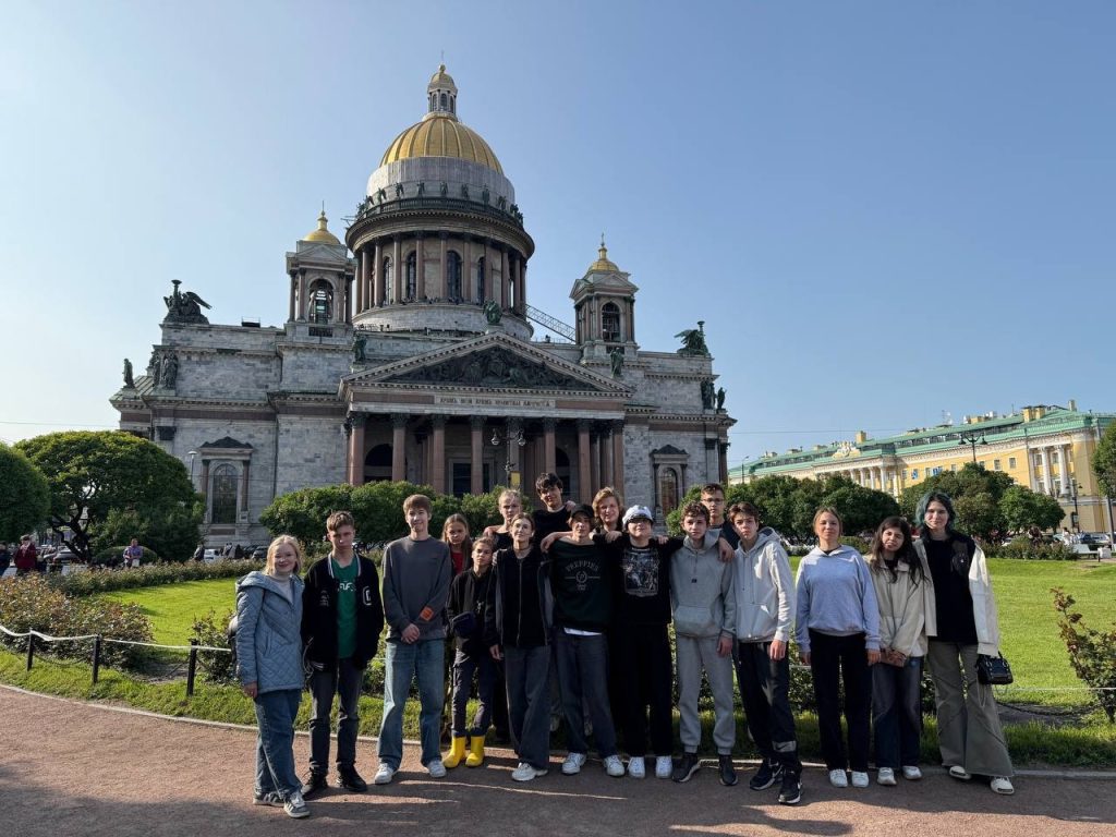 Ученики Бауманской инженерной школы №1580 посетили Санкт-Петербург. Фото: официальная страница школы в социальных сетях