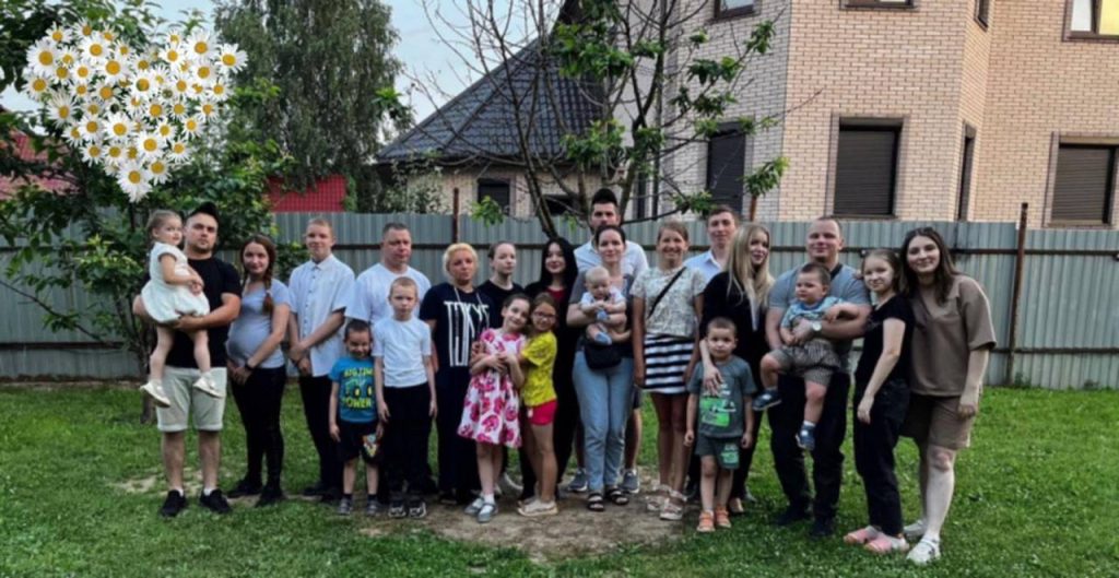 Сергей Хачатурян поздравил семьи сотрудников с Днем семьи, любви и верности. Фото: пресс-служба УВД по ЮАО