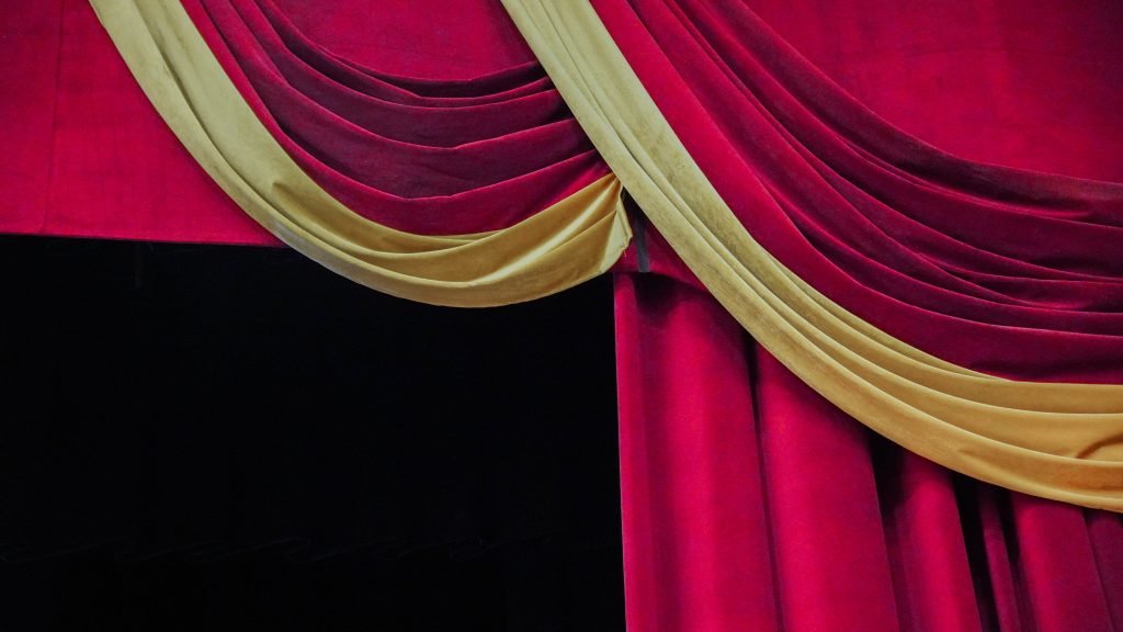 Сотрудники МФЮА выступили на Всероссийском выпускном балу в качестве партнеров. Фото: Ксения Догонашева, «Вечерняя Москва»