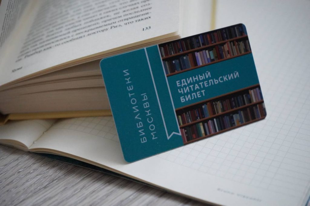 «Чудеса в рукаве»: выставку-рифму развернут в библиотеке №148 имени Федора Тютчева. Фото: Анна Быкова, «Вечерняя Москва»