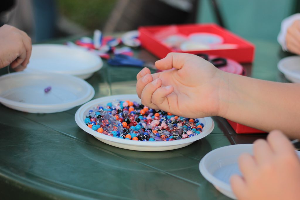 Татьяна Филиппова рассказала об участии библиотеки №148 имени Федора Тютчева в местном празднике «Мы — дети твои, Москва». Фото: Полина Титкова, «Вечерняя Москва»