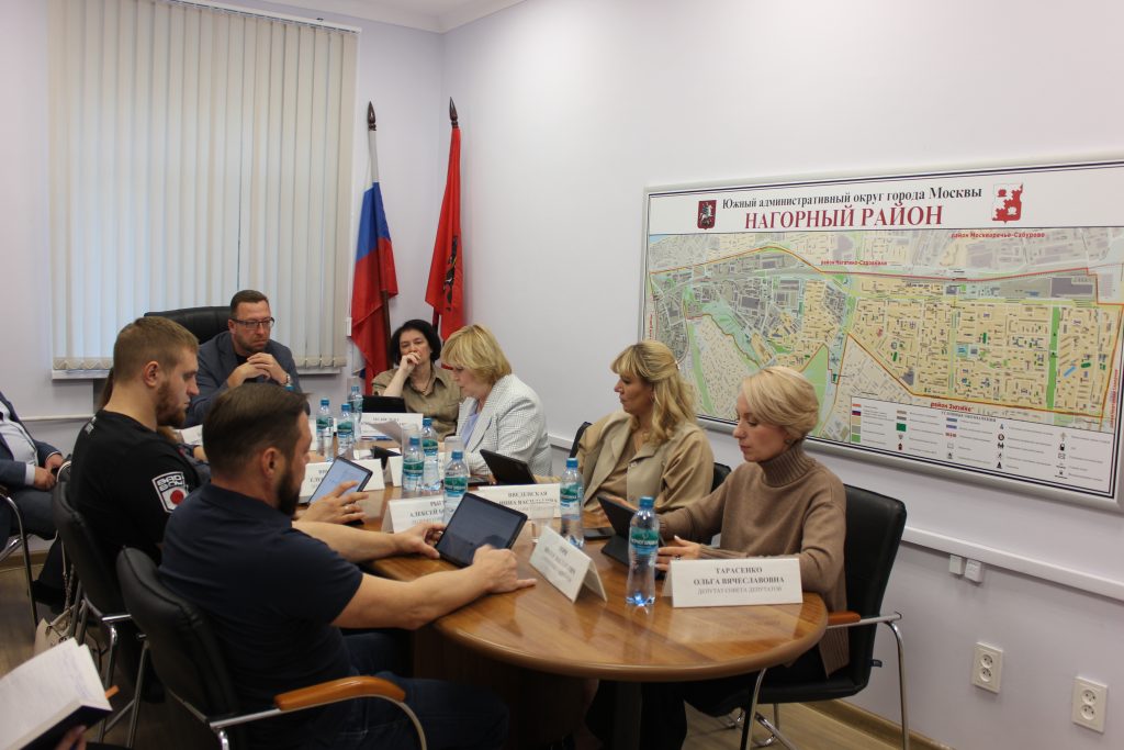 Депутаты СД МО Нагорный утвердили отчет об исполнении бюджета Нагорного района за первое полугодие 2025 года. Фото: Полина Титкова, «Вечерняя Москва»