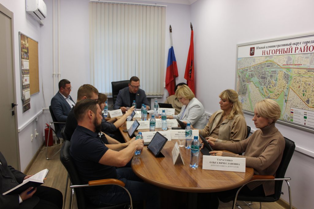 Елена Виноградова сообщила о старте голосования в рамках конкурса «Народный депутат». Фото: Полина Титкова, «Вечерняя Москва»