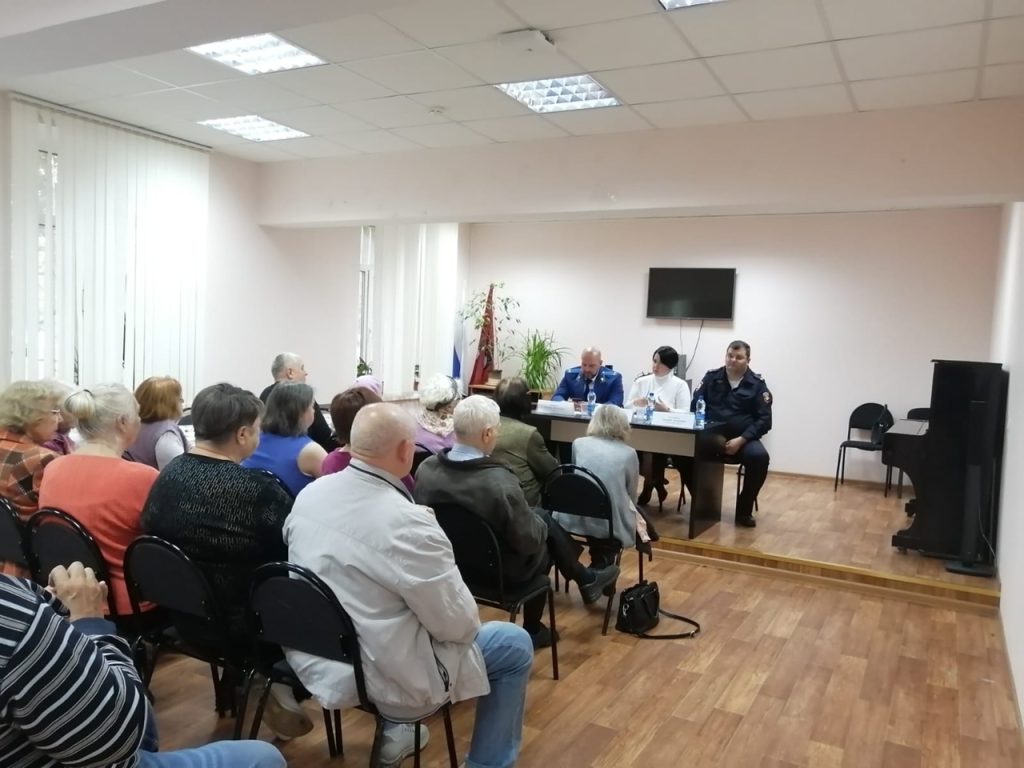 Профилактическая встреча состоялась в Нагорном районе. Фото: страница управы Нагорного района в социальных сетях 