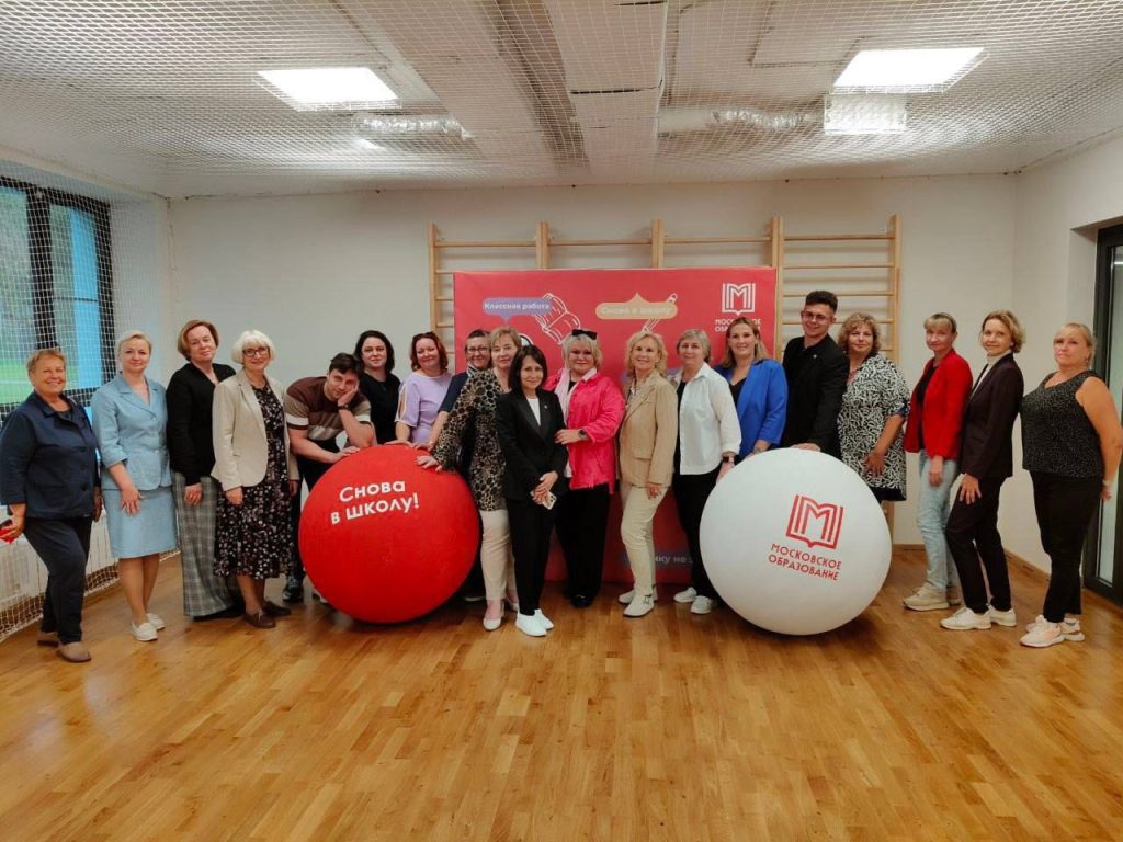 Заседание Общероссийского Профсоюза образования посетил сотрудник школы-интерната №73. Фото: официальная страница школы-интерната №73 в социальных сетях
