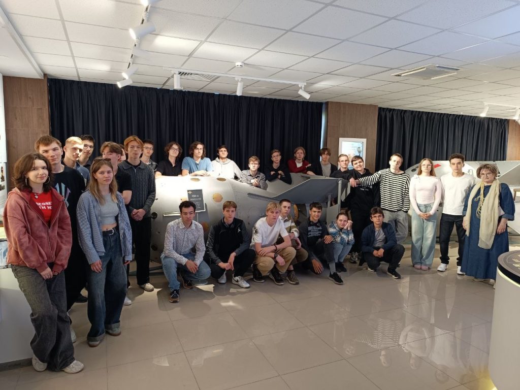 Ученики школы №1580 посетили музейную экспозицию «Атома». Фото: официальная страница Бауманской инженерной школы №1580 в социальных сетях