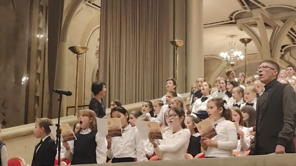 «С Днем рождения, хор большой!»: хористы Бауманской инженерной школы №1580 выступили на гала-концерте. Фото: официальная страница Бауманской инженерной школы №1580 в социальных сетях