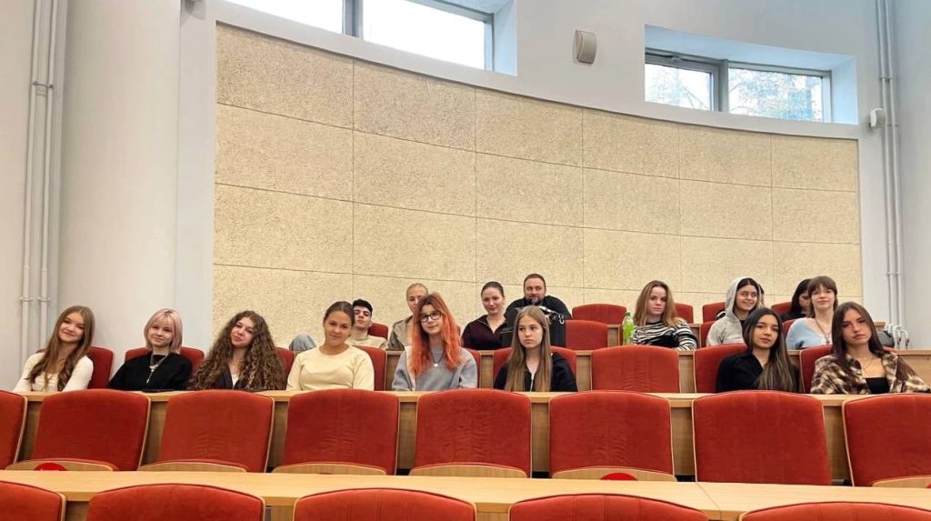 Ученики школы №1862 посетили бизнес-семинар в МГУ. Фото: страница школы №1862 в социальных сетях