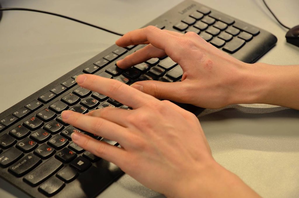 Актуальные схемы интернет мошенников. Фото: Анна Быкова, «Вечерняя Москва»