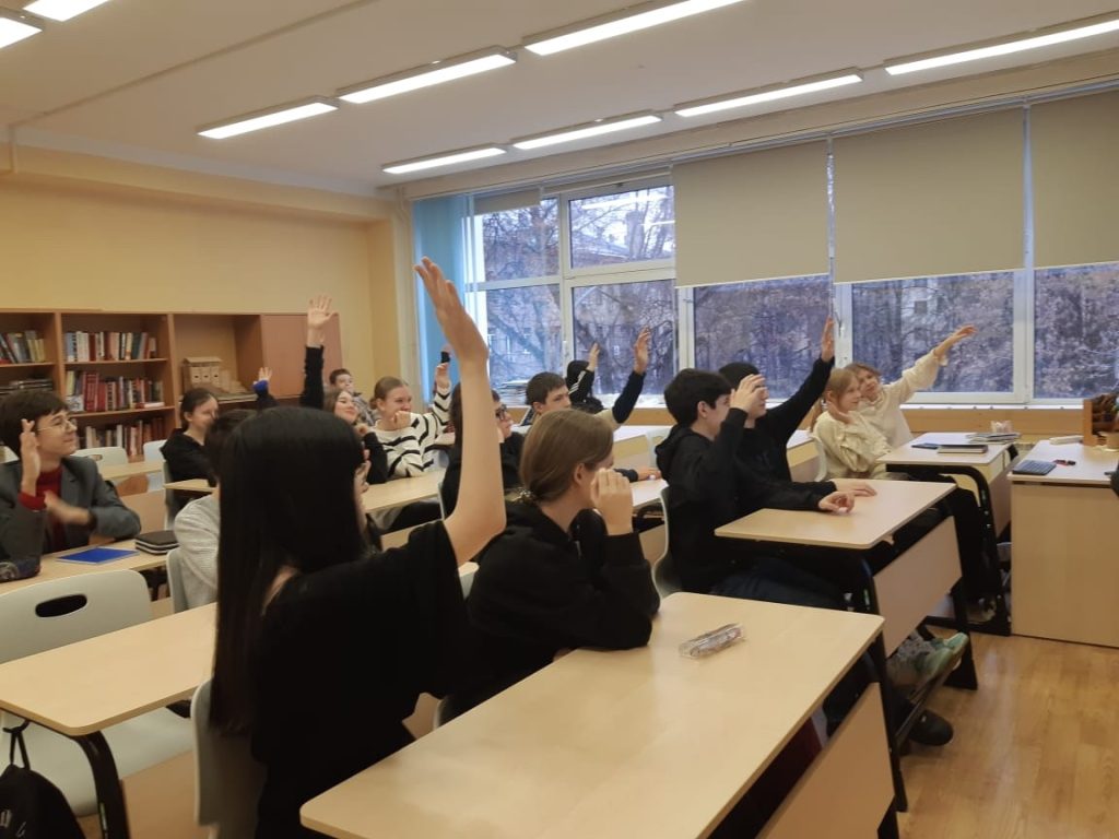 Занятие по правовой грамотности состоялось в школе №1580. Фото: официальная страница Бауманской инженерной школы №1580 в социальных сетях