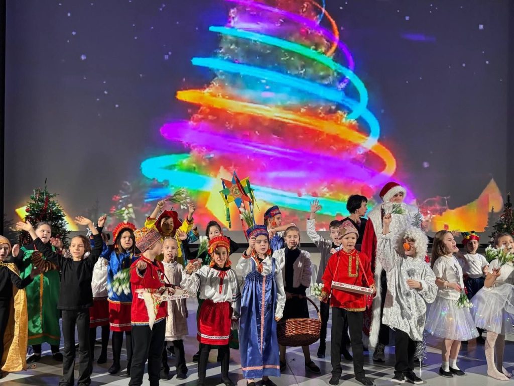 Спектакль «Двенадцать месяцев» поставили ученики школы №1580. Фото: страница школы №1580 в социальных сетях