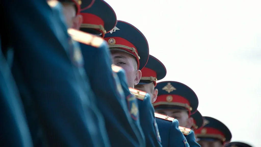 Аппарат СД МО Нагорный поздравил горожан с Днем офицера. Фото: Пелагия Замятина, «Вечерняя Москва»