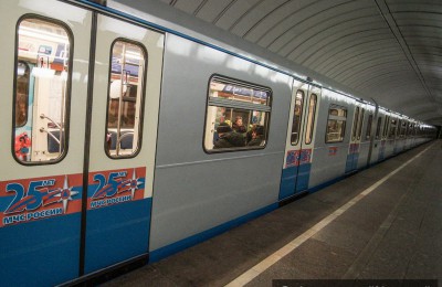 Ранее в московском метро курсировали несколько именных поездов, в том числе состав «25 лет МЧС"
