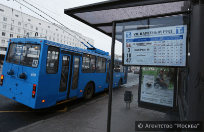 В столице на остановках появятся новые табло, указывающие время прибытия общественного транспорта