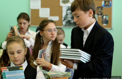 Московских школьников обучат пользоваться электронными деньгами