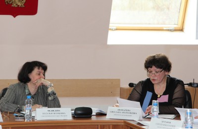 Директор учреждения Светлана Звонарева (справа) выступила на заседании Совета депутатов муниципального округа Нагорный с докладом о деятельности ГБУ в 2015 году