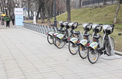 Жители Нагорного района могут взять велосипед напрокат на четырех специальных стоянках
