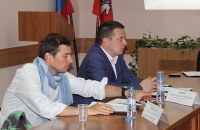 Депутат Антон Виноградов (на переднем плане)