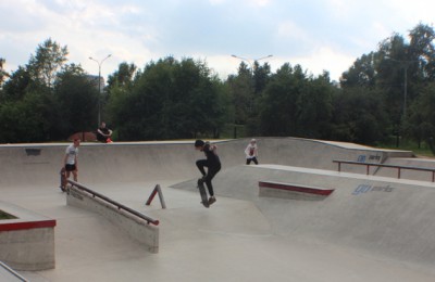 Соревнования по скейтбордингу в парке «Садовники»