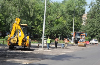 На участке Варшавского шоссе идет ремонт дорожного покрытия