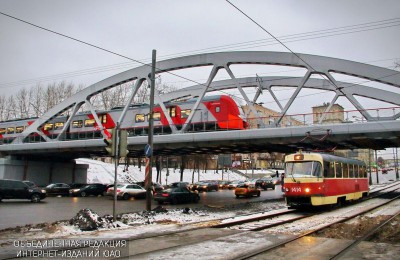 Трамвайные пути под станицей МЦК "Верхние Котлы"