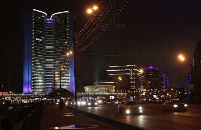 Акция "Зажги синим" на Новом Арбате в Москве