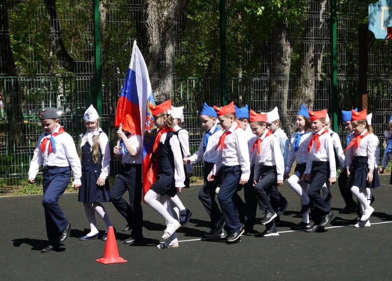 Школьники Нагорного района отметили День Победы