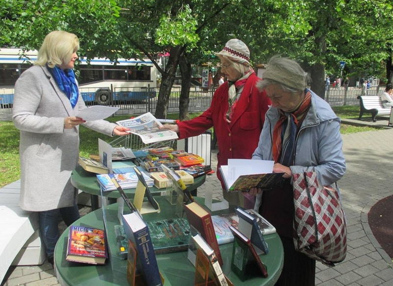 В Нагорном районе прошла «Библиотека на скамейке»