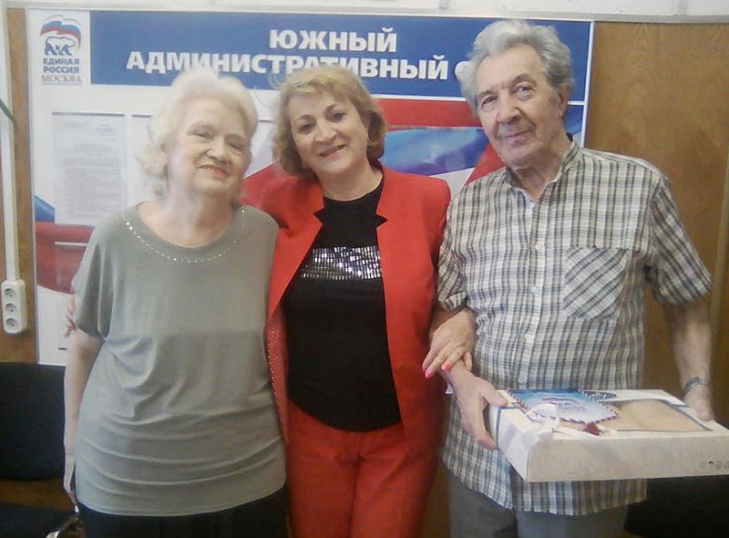 Депутат Лариса Нерсесян поздравила семейную пару Нагорного района