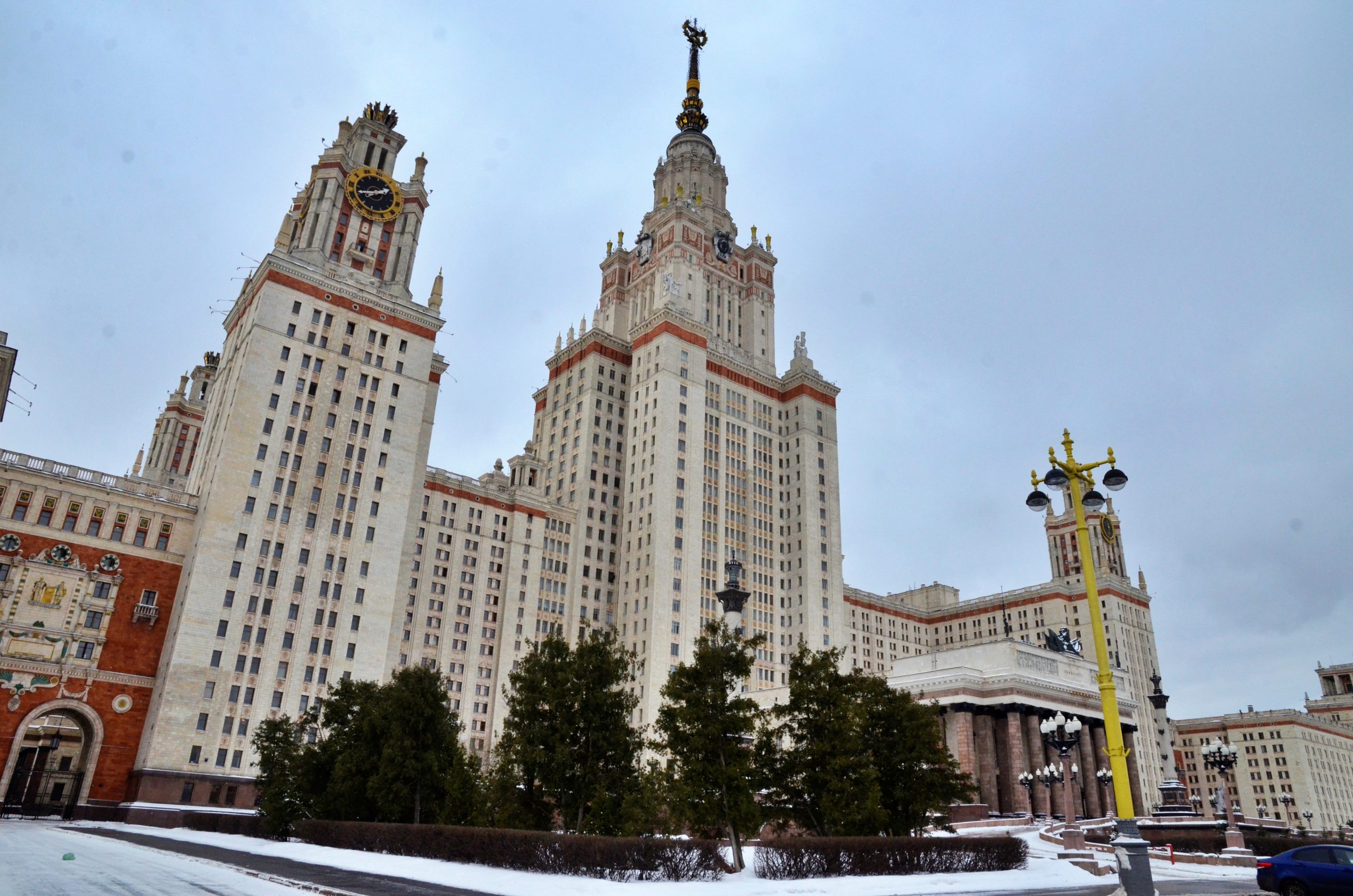 Москва уменьшить. Кортнко Москва. Здание пост Москва 2021.